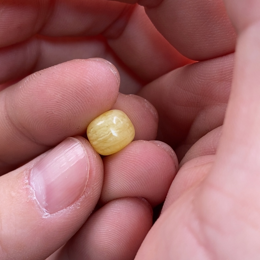 龙***尧蜜蜡未镶嵌裸石配饰