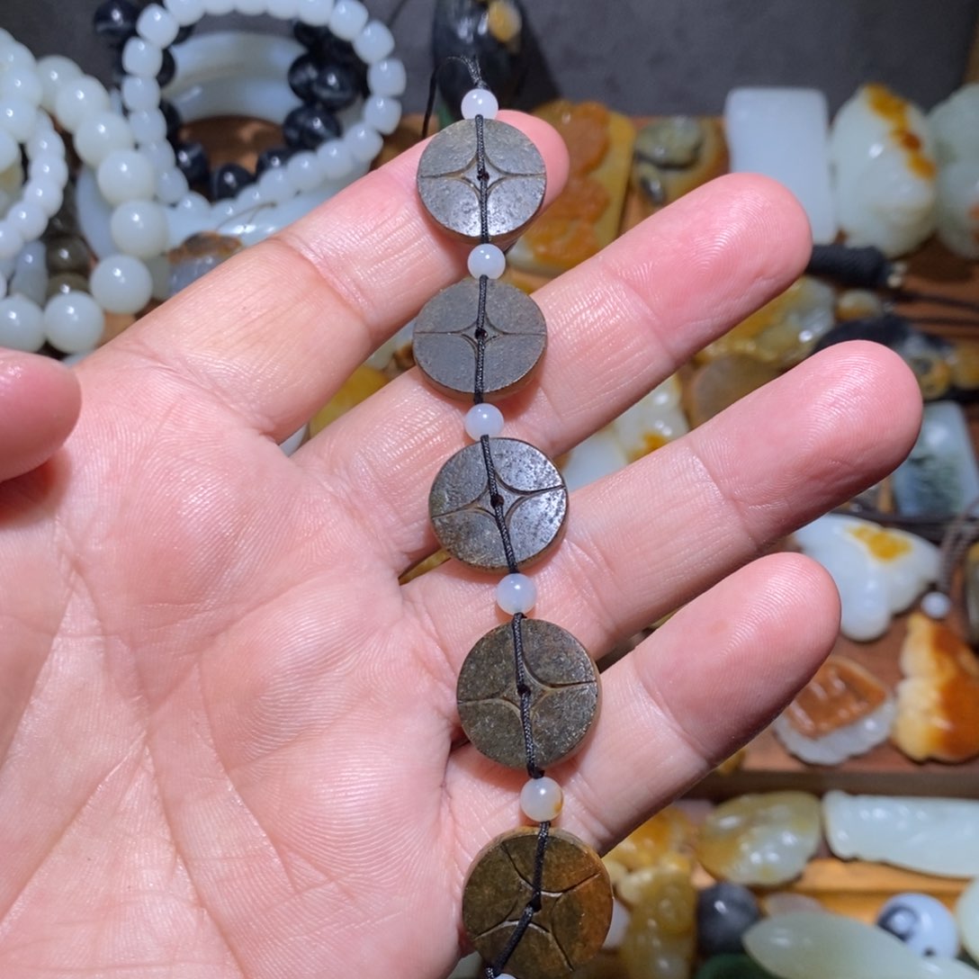 和田玉颈饰未镶嵌