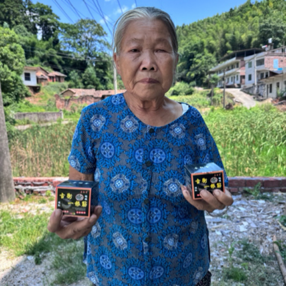 乡村女娃子 拍一发二 古衡一根筋草本护理膏