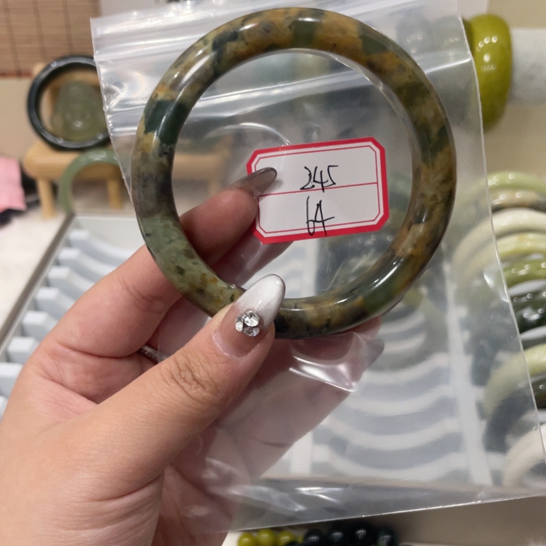 蛇纹石玉手镯未镶嵌