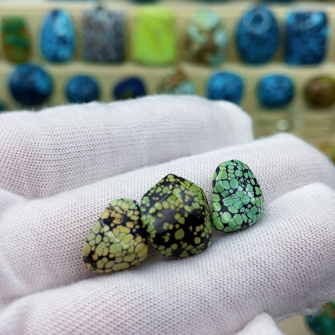 未镶嵌绿松石颈饰