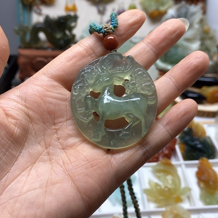 未镶嵌蛇纹石玉颈饰