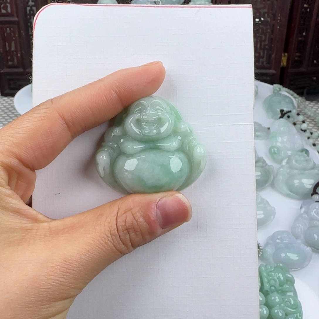 赵***）翡翠未镶嵌颈饰佛公