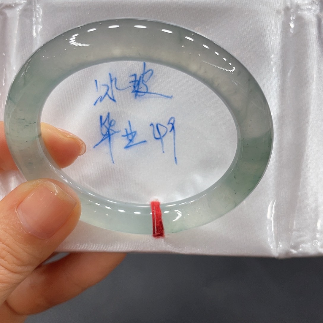 翡翠手镯未镶嵌翡翠手镯