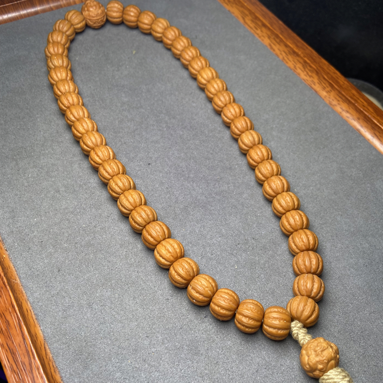 猴头核桃雕刻 飞碟纽扣龙脊京八棱手持46颗