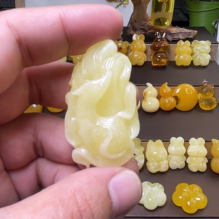 琥珀未镶嵌裸石吊坠