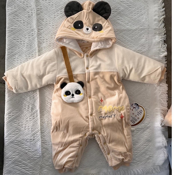 婴儿带帽外出连体衣（帽子可拆卸）
