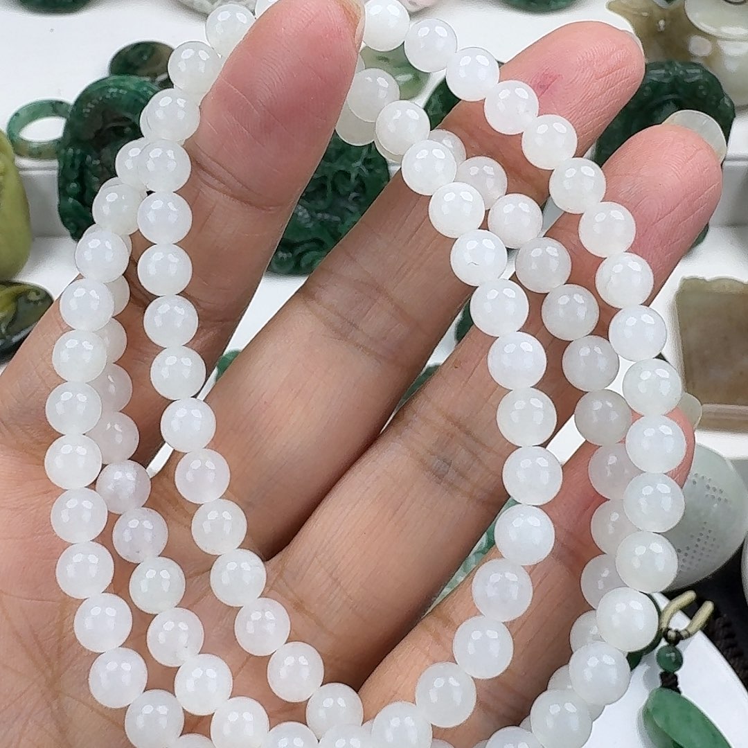 咸***闲独山玉未镶嵌颈饰