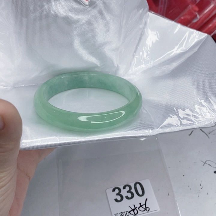 翡翠未镶嵌手镯一图一物实物为准（微瑕处理）