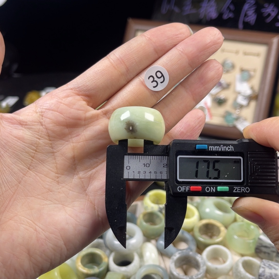 蛇纹石玉未镶嵌戒指