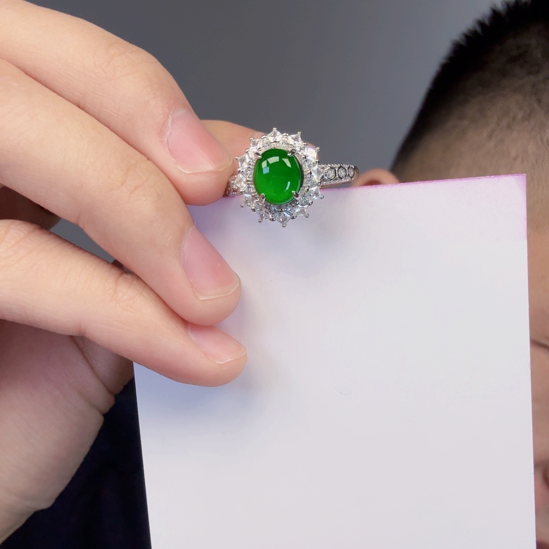 翡翠颈饰未镶嵌一对