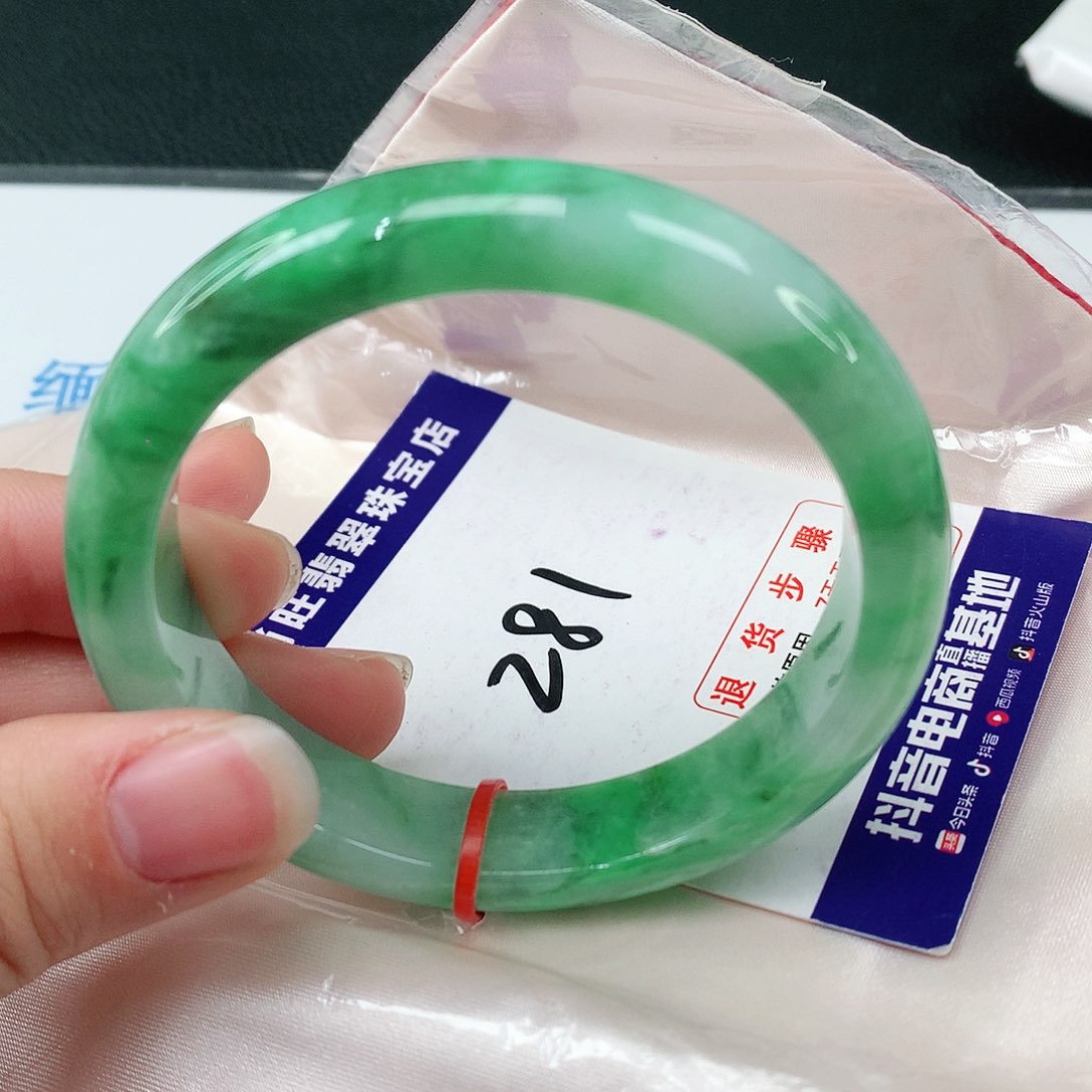 翡翠手镯未镶嵌翡翠