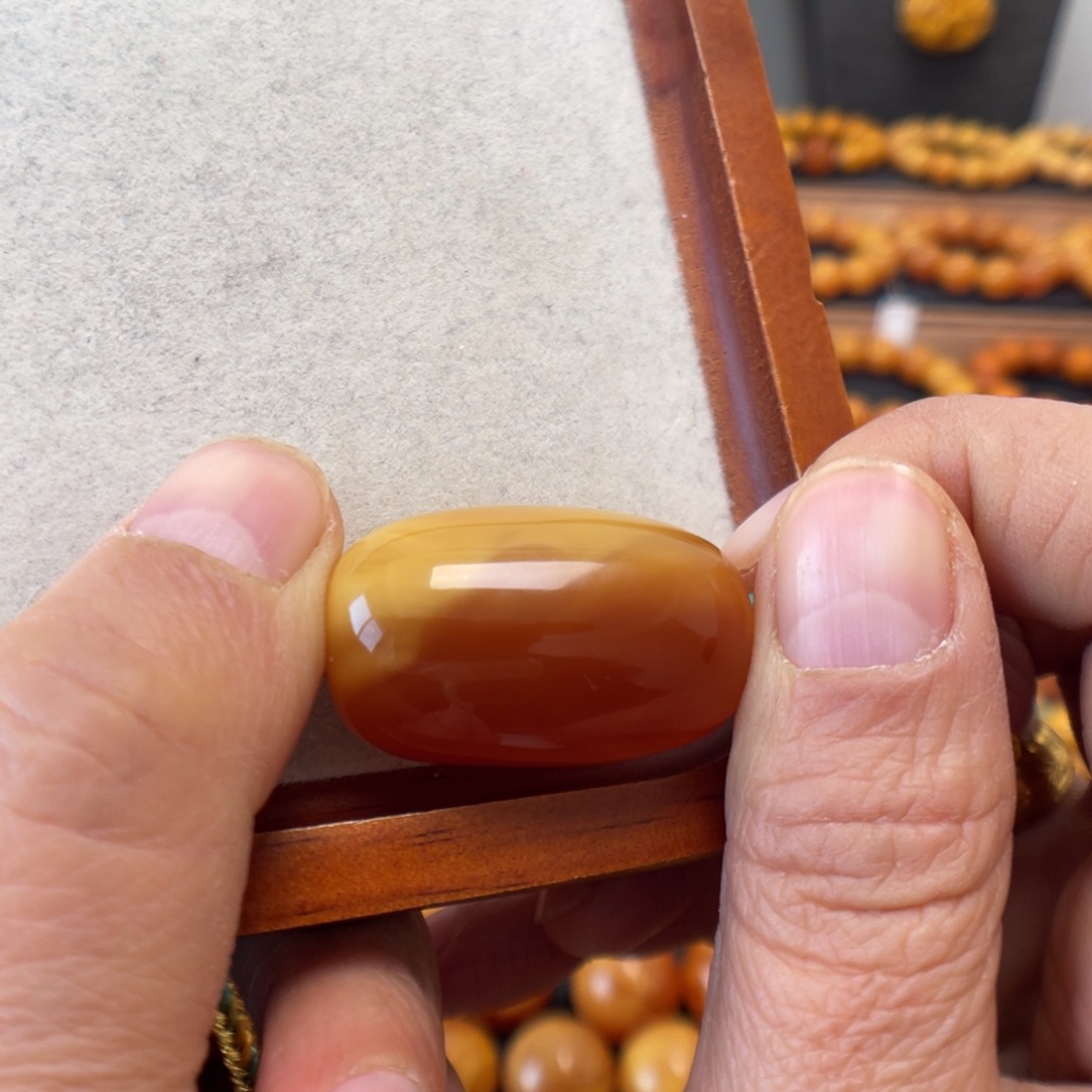 如***来蜜蜡未镶嵌裸石配饰