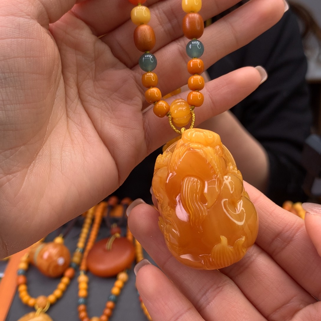 蜜蜡颈饰未镶嵌貔貅