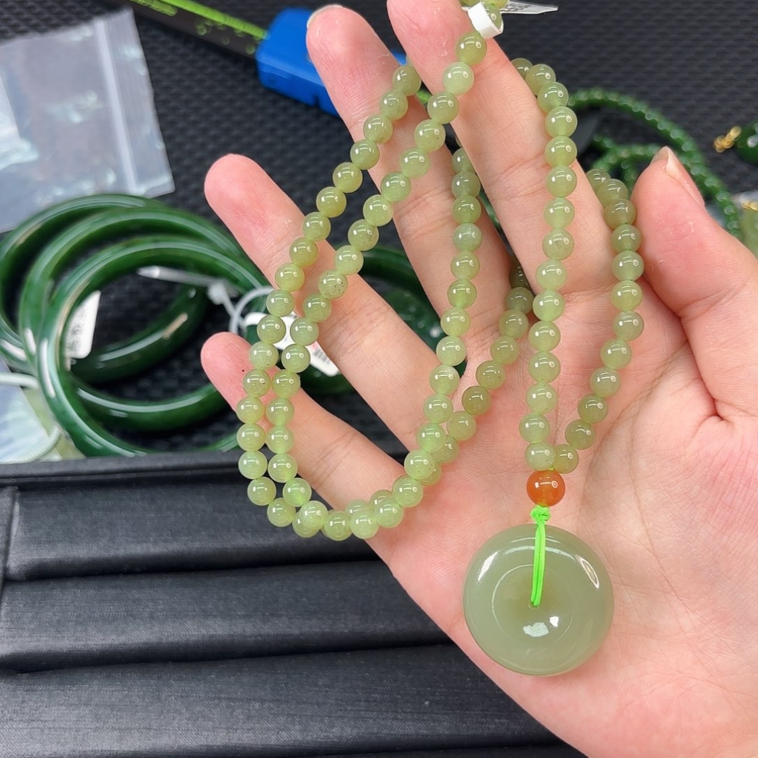 和田玉未镶嵌颈饰平安扣套装