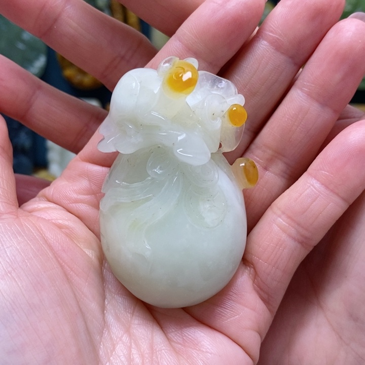 蛇纹石玉挂件未镶嵌