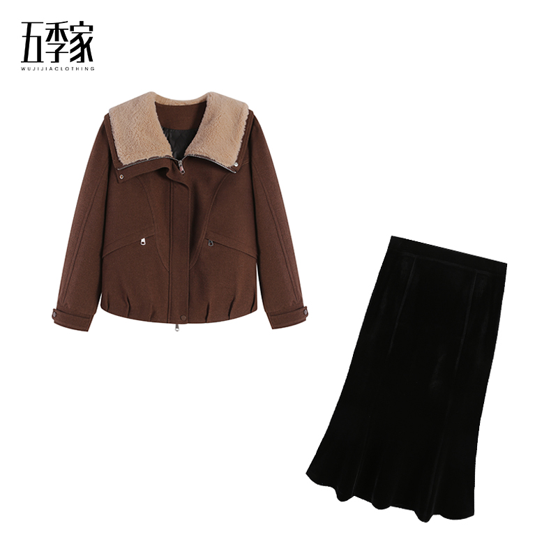 五季家大码ZL114655咖拼杏色羽绒上衣+ZL113889黑色丝绒鱼尾套装