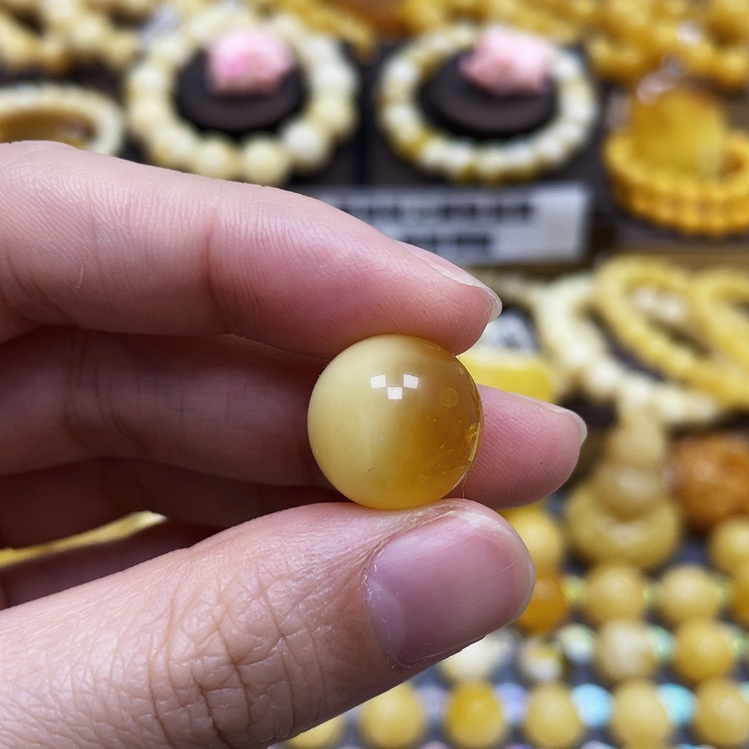 琥珀珠宝奇石未镶嵌15.3mm微瑕平头冰片