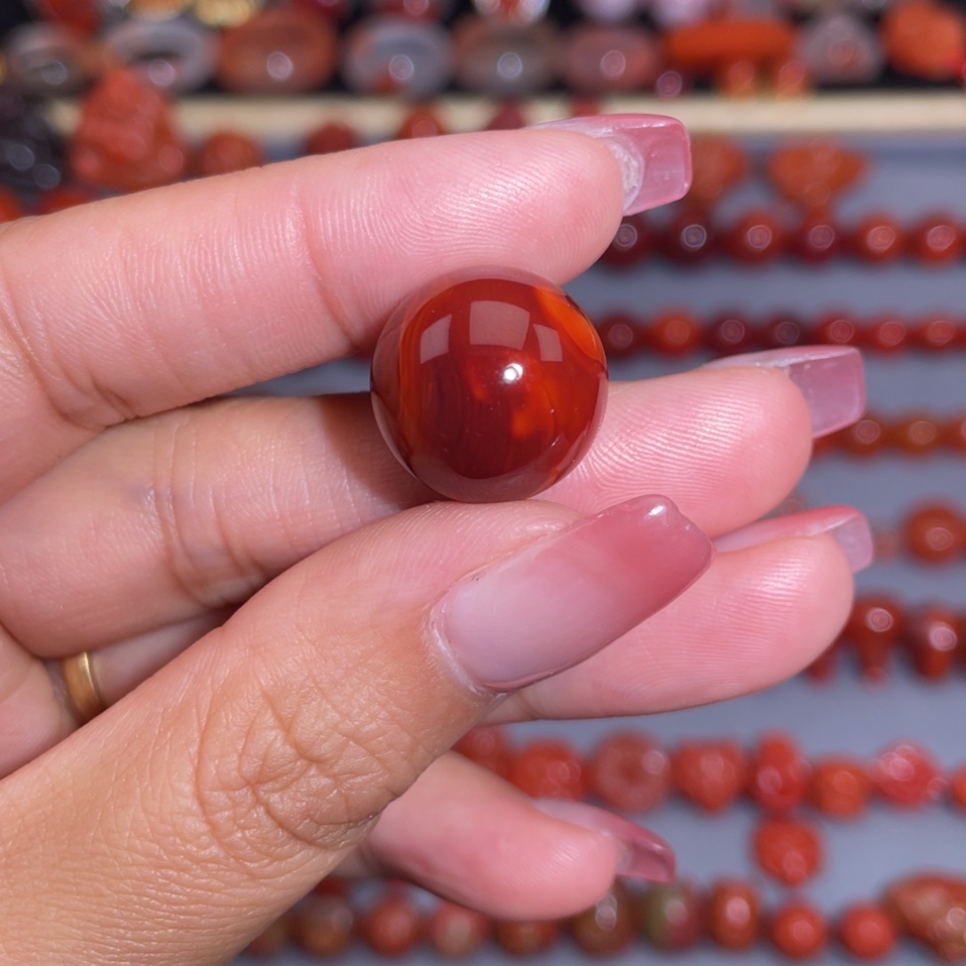 南红玛瑙瓦西圆珠未镶嵌郑****）