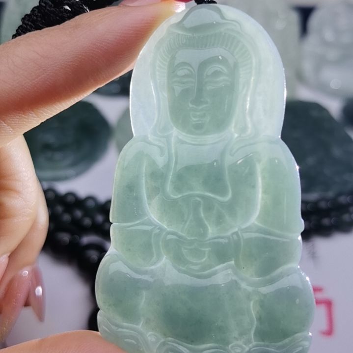 翡翠颈饰未镶嵌天然的A货翡翠