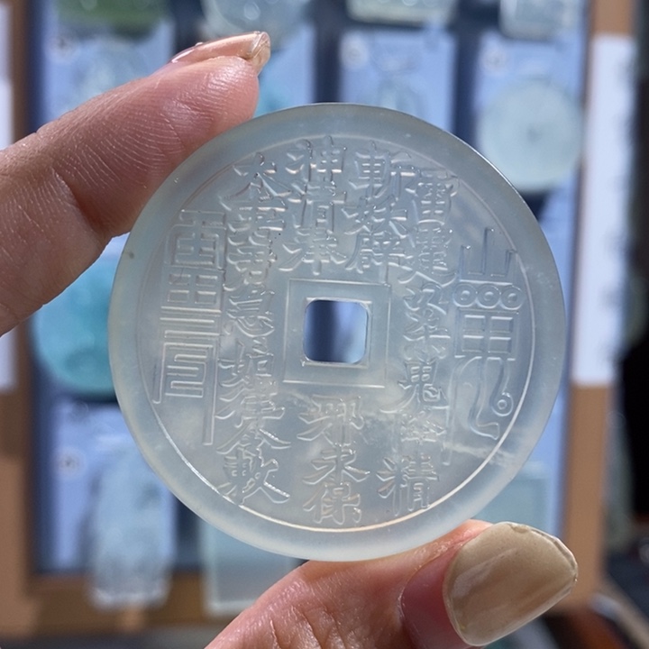 淡***蓝岫玉未镶嵌颈饰吊坠