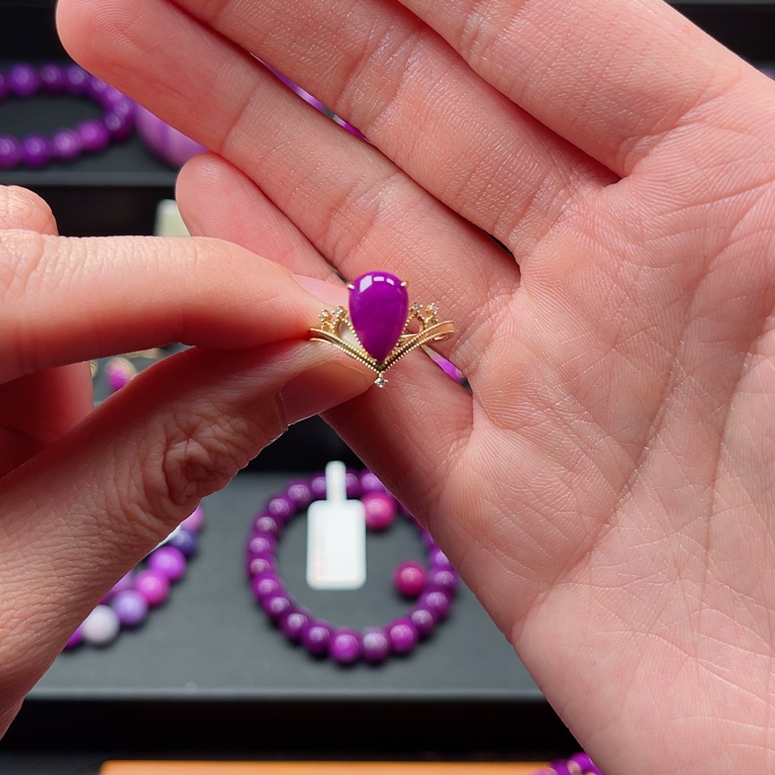 苏纪石（舒俱来）戒指18K金镶嵌润**声