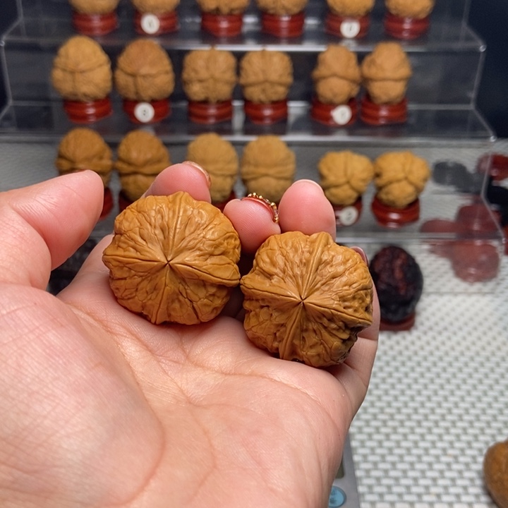 文玩核桃把件聚宝四棱13