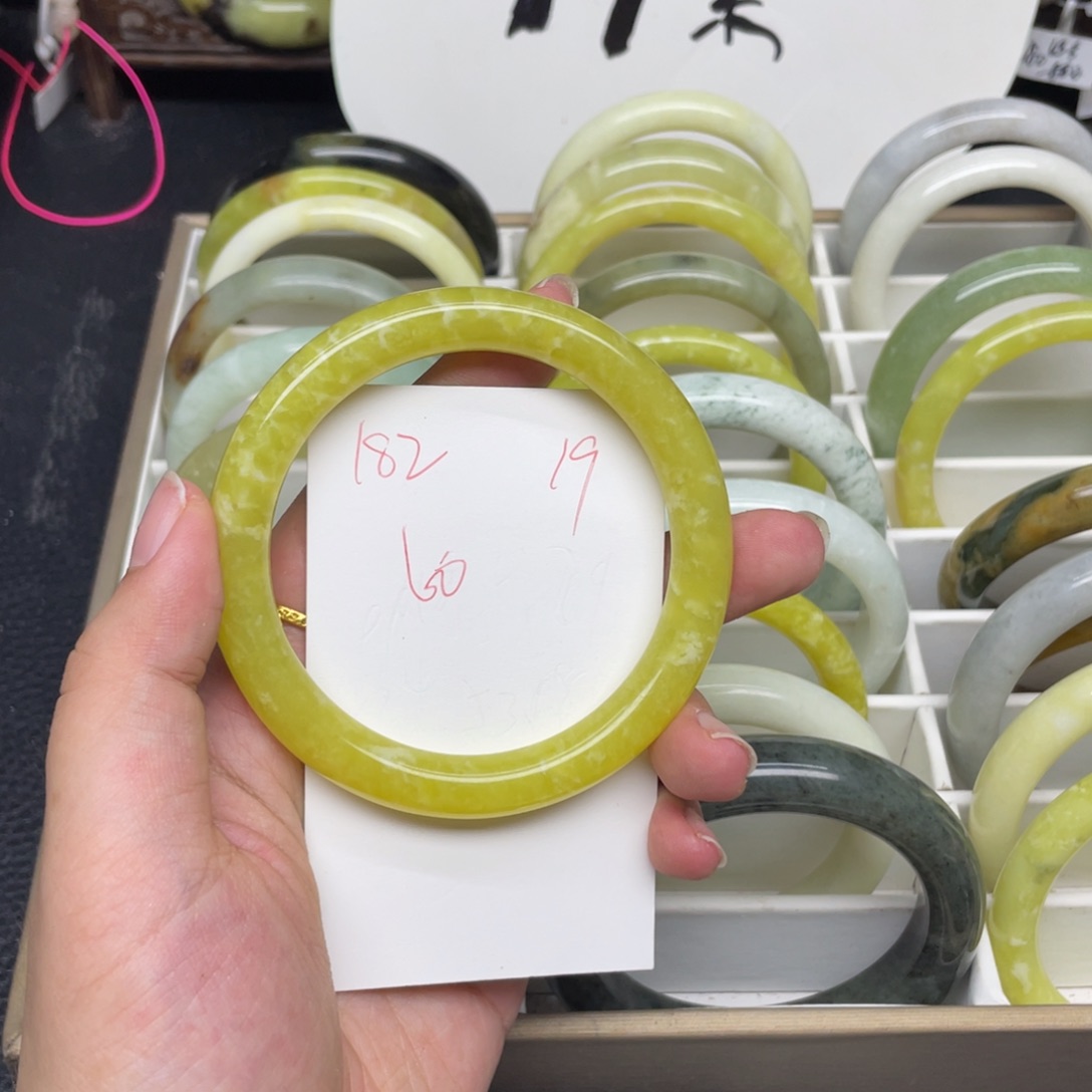 未镶嵌蛇纹石玉手镯