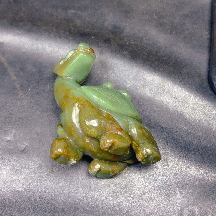 和田玉未镶嵌把件