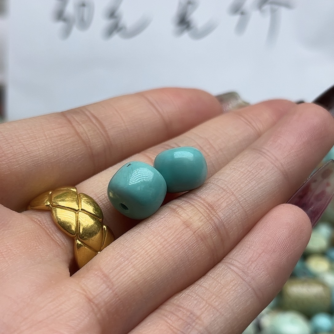 楚***君绿松石未镶嵌珠宝奇石