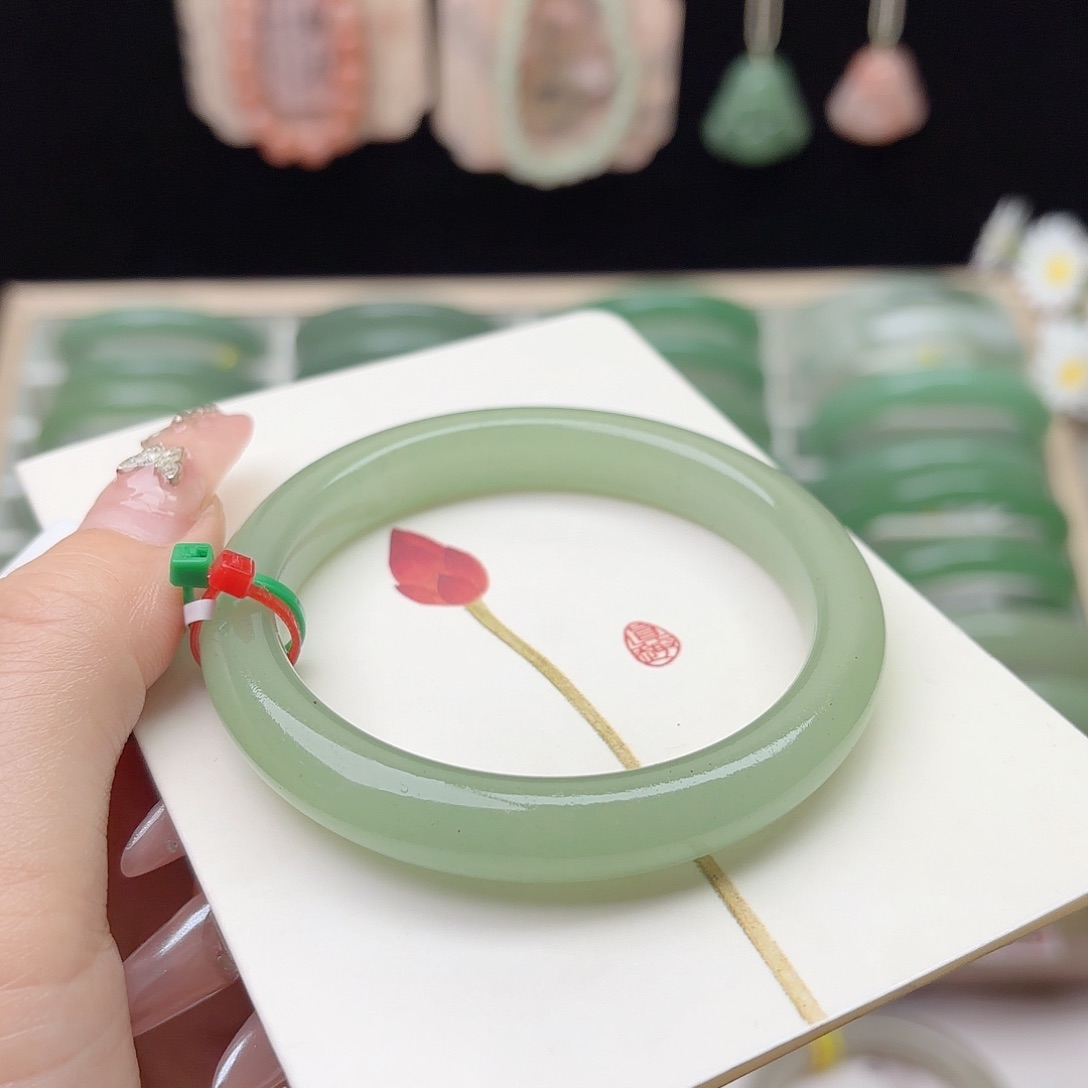 石英质玉手镯未镶嵌56口径