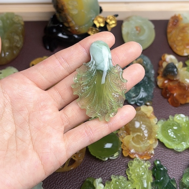 蛇纹石玉颈饰未镶嵌