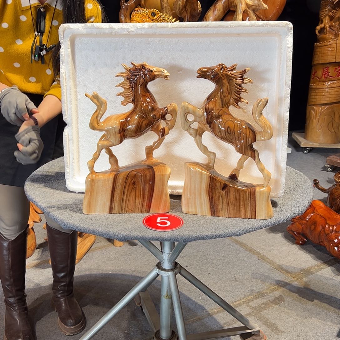在***霸香樟木纯手工制作工艺品