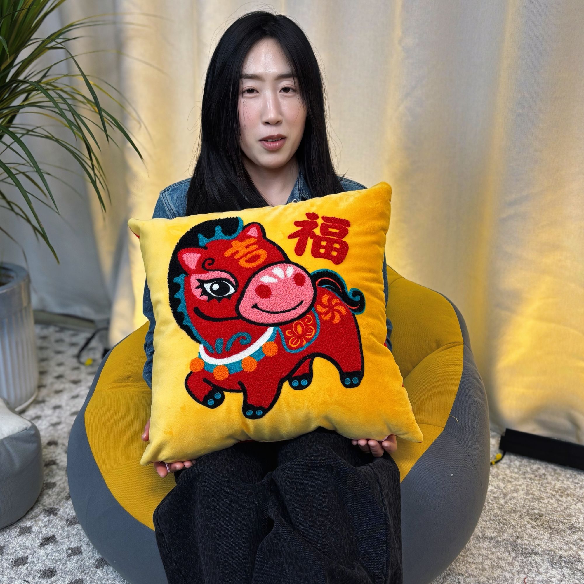 小马送福生肖马靠枕玩偶抱枕沙发靠垫喜庆新年礼物