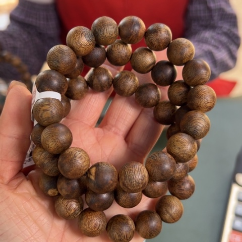 沉香手串乌身红土14克卡1.3多样性发1条