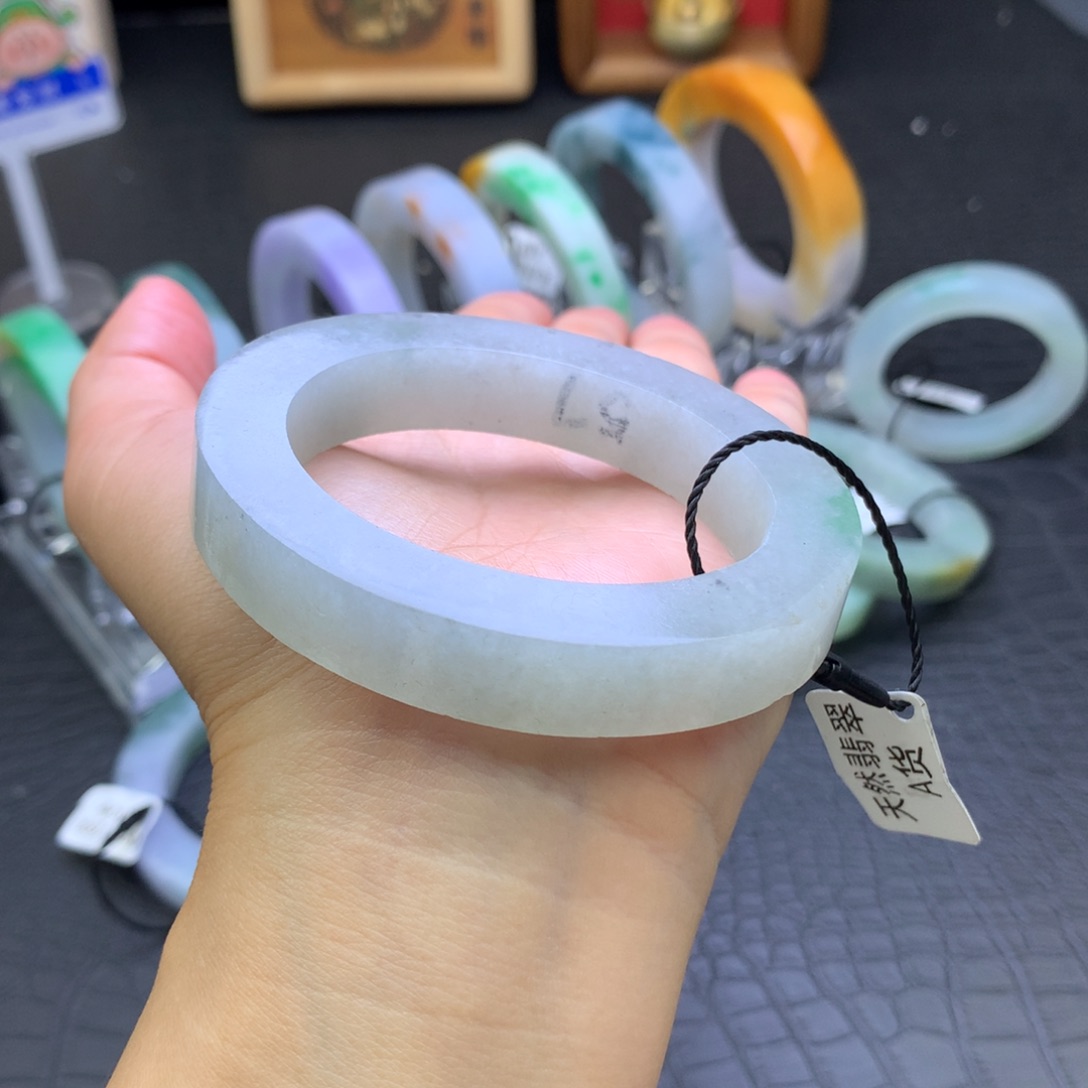 定制翡翠未镶嵌翡翠手镯