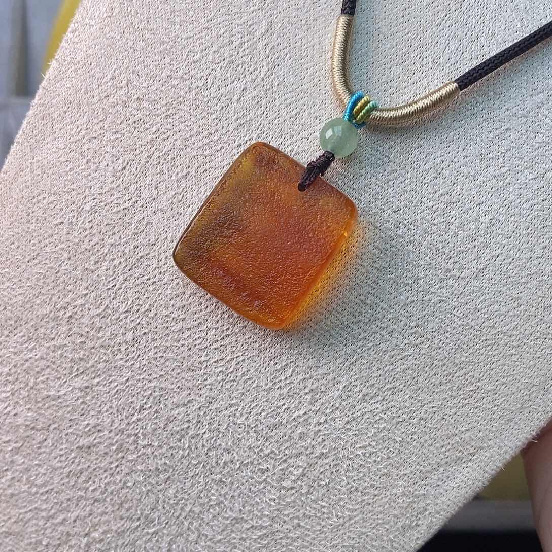 未镶嵌琥珀珠宝奇石