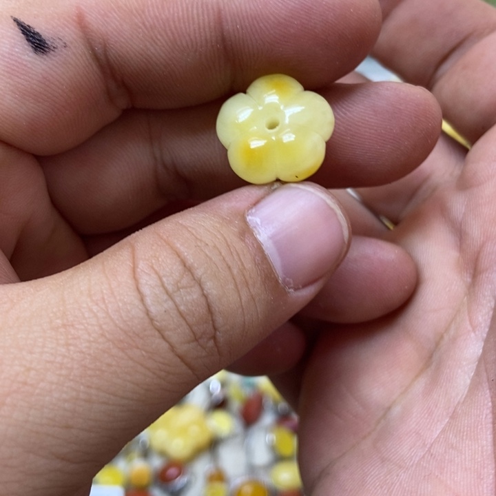 蜜蜡未镶嵌裸石吊坠