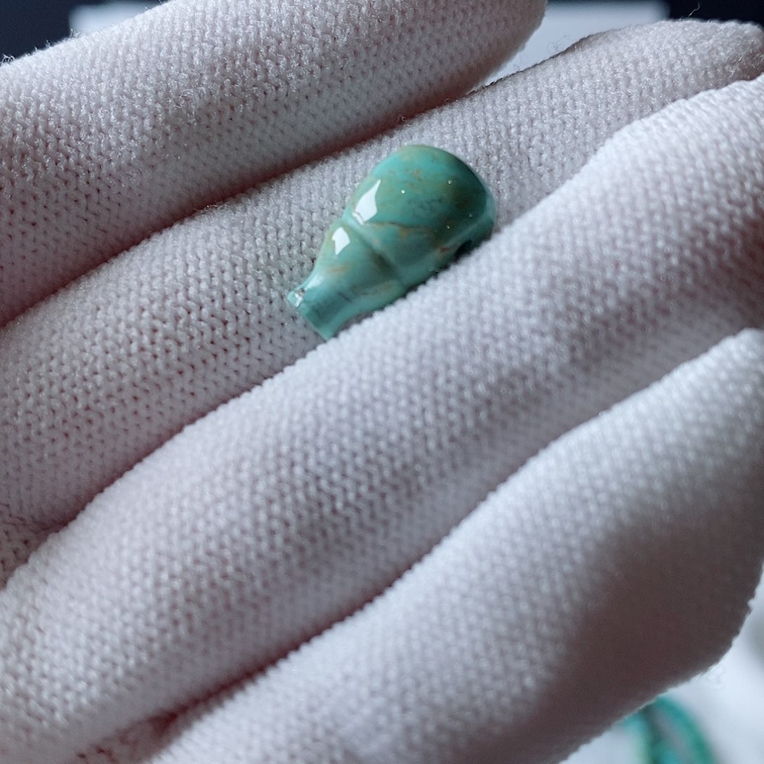 绿松石颈饰未镶嵌