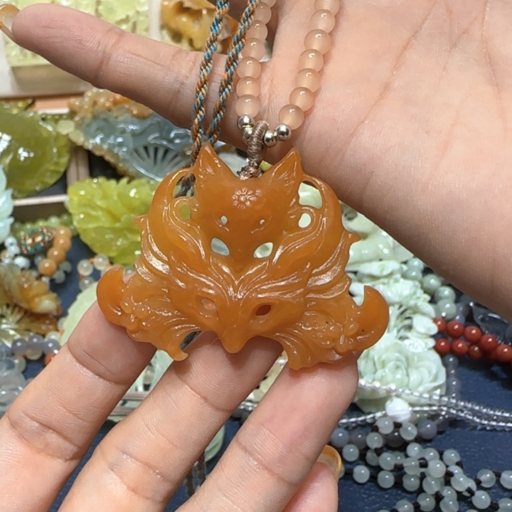 未镶嵌蛇纹石玉吊坠