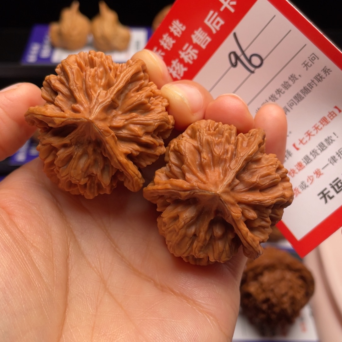 小***莲把件文玩核桃三棱正奔42尺