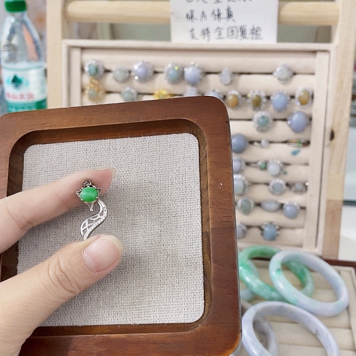 翡翠未镶嵌颈饰天然翡翠Ａ货