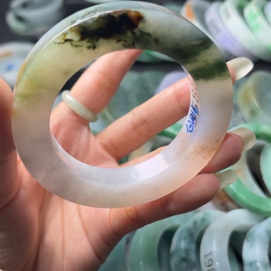 定制翡翠未镶嵌翡翠手镯