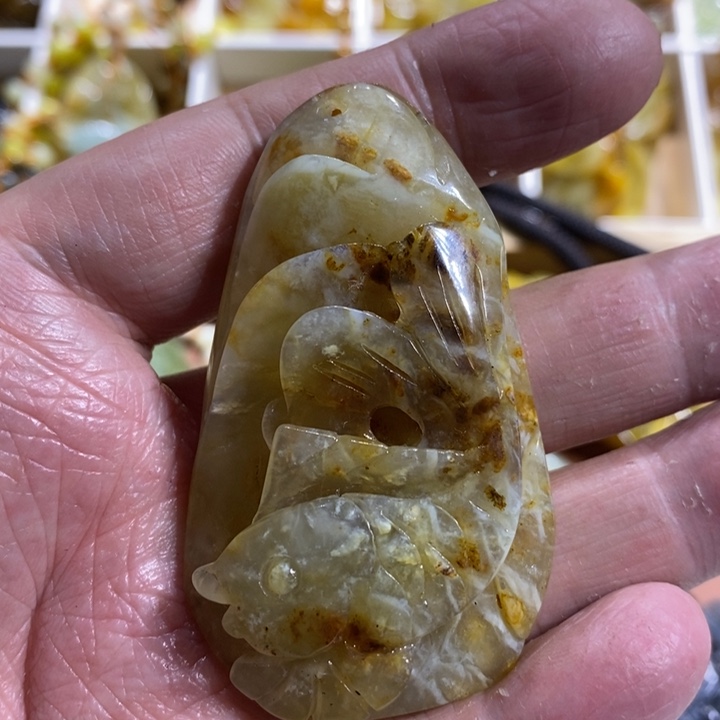 蛇纹石玉颈饰未镶嵌