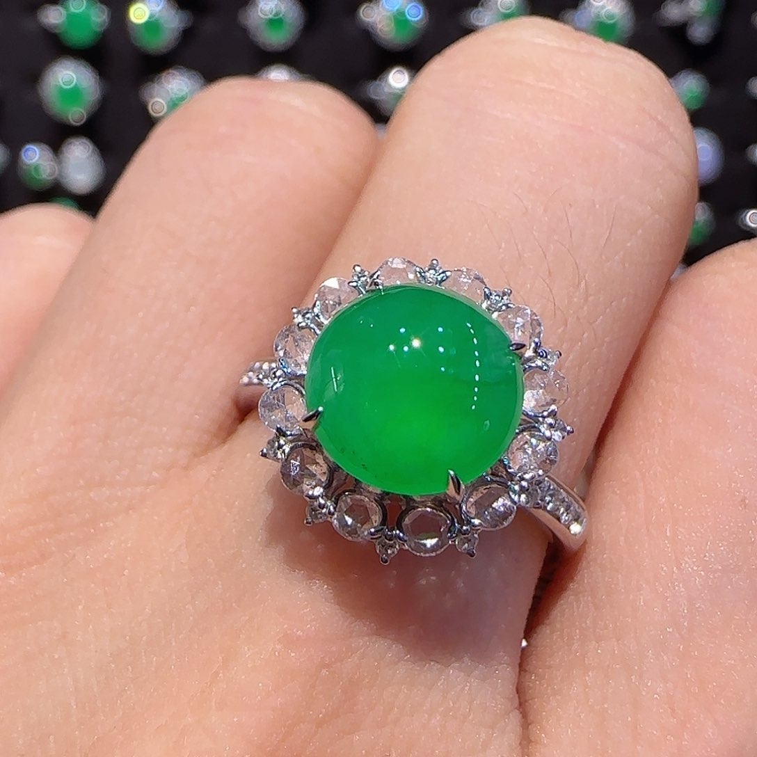 翡翠戒指18K金镶嵌戒指