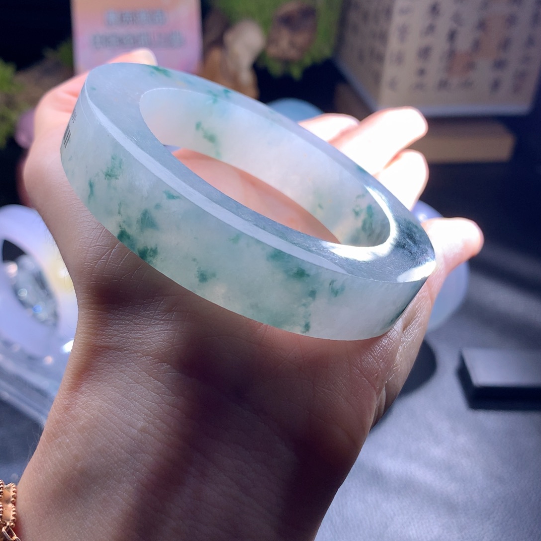 未镶嵌手镯定制翡翠