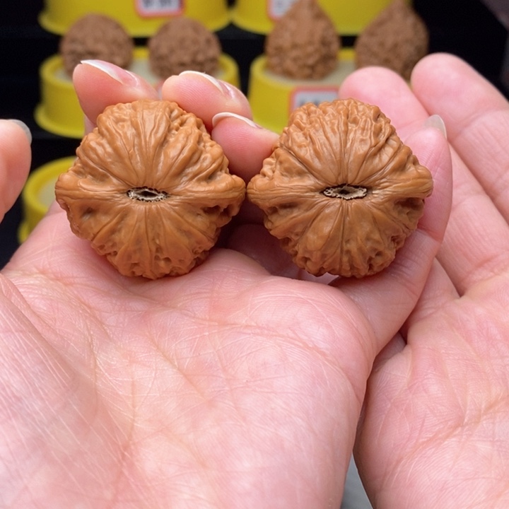 文玩核桃吊坠铁锤