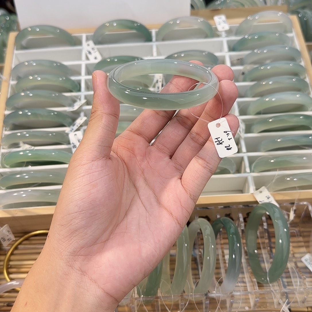 玛瑙/玉髓未镶嵌手镯圈口60.2