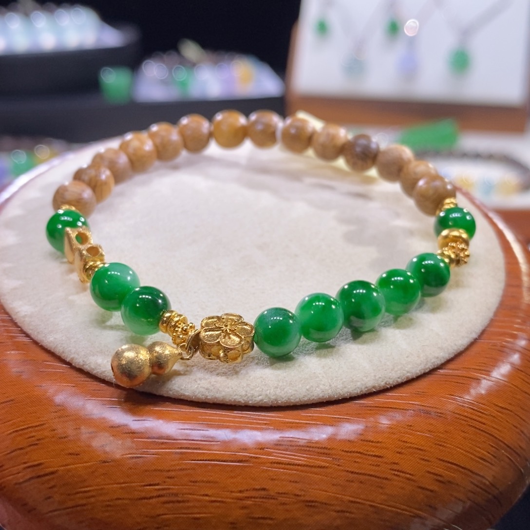 翡翠未镶嵌颈饰翡翠18K金辣绿珠手串