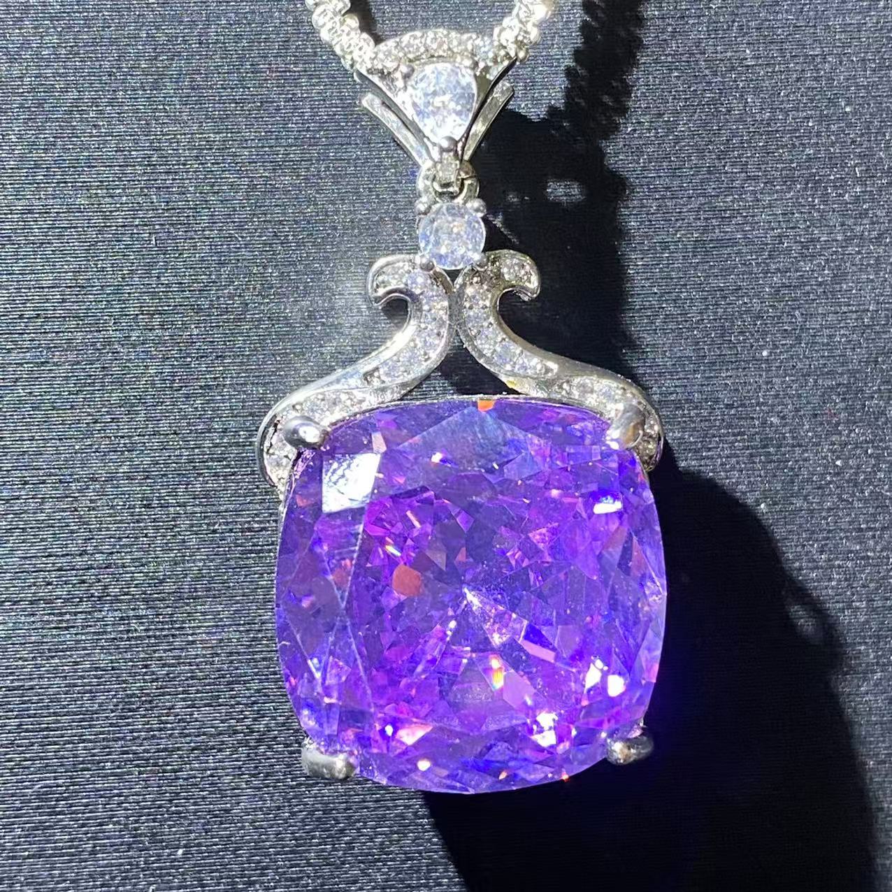 精选w8-典藏轻奢-重工豪华吊坠